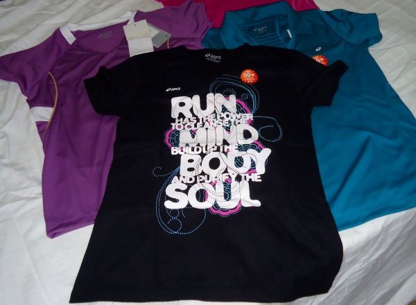 CAMISETAS E BLUSINHAS